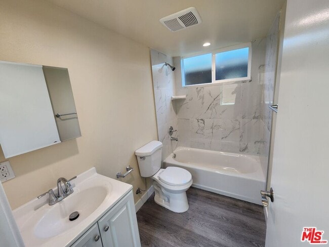 Foto del edificio - 7302 Mace Pl