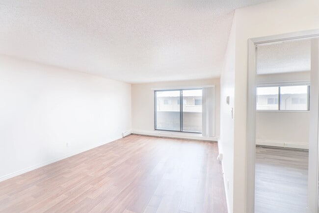 Building Photo - Glenmore Estates