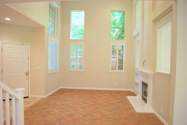 Foto del edificio - Wonderful Detached Home in Sought After San Ramon Neighborhood ! Trevari at Gale Ranch !