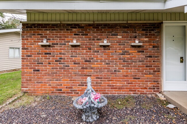Building Photo - 1643 Fontana Dr