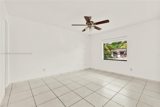 Building Photo - 7127 SW 154th Ct