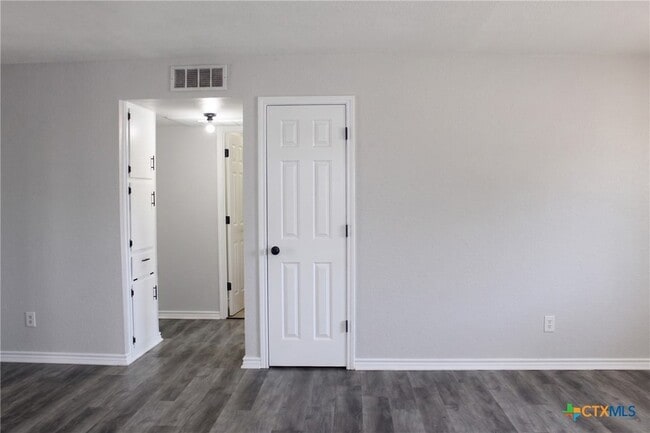 Building Photo - 2102 Hunt Dr