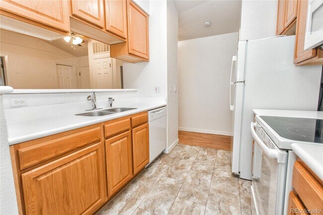 Building Photo - 2BR/2BA Condo -