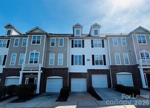 Building Photo - 6321 Park Creek Dr