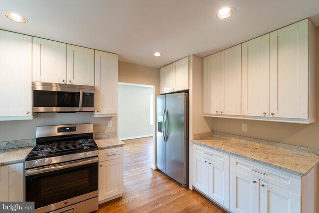 Building Photo - 7903 Esther Dr