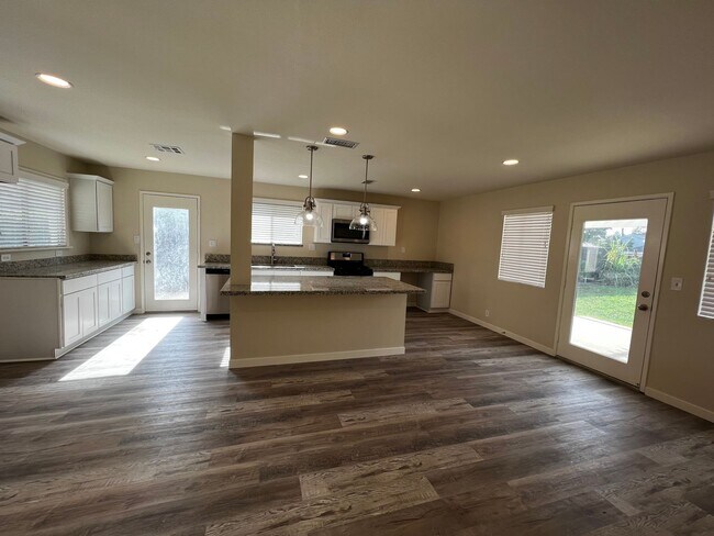 Foto del edificio - 3 bed, 2 bath single story home