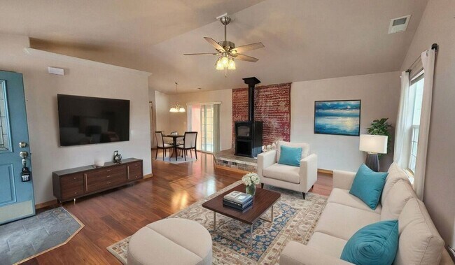 Foto del edificio - 13130 Lookingglass Rd