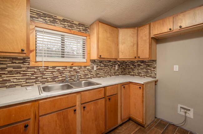 Foto del edificio - 704 Roundhouse Rd