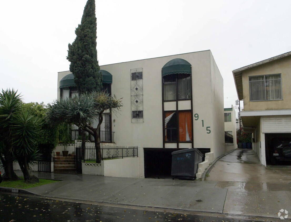 Foto principal - 915 N Genesee Ave