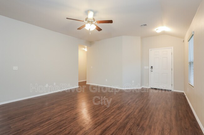 Building Photo - 1724 Lanesboro Dr