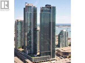 Building Photo - 33 Bay St.