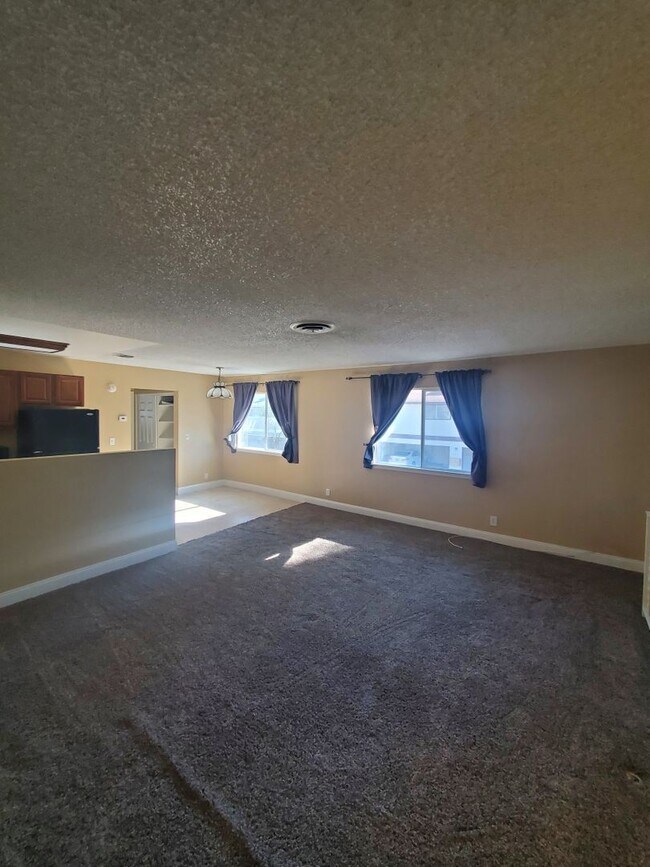 Building Photo - Beautiful 1 bedroom 1 full bathroom upstai...