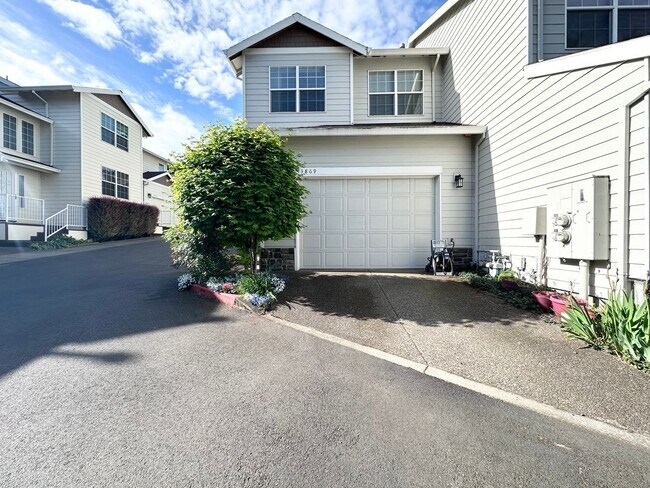 Photo - Spacious 3 Bed 2.5 Bath Duplex in Milwauki... Townhome