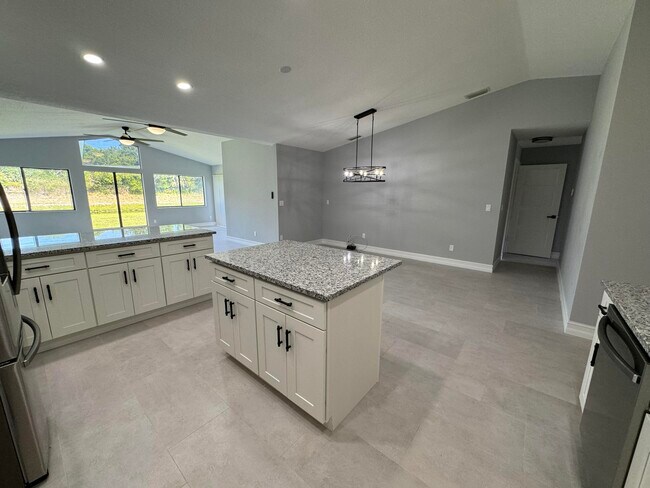 Foto del edificio - 120 Mayfair Ln