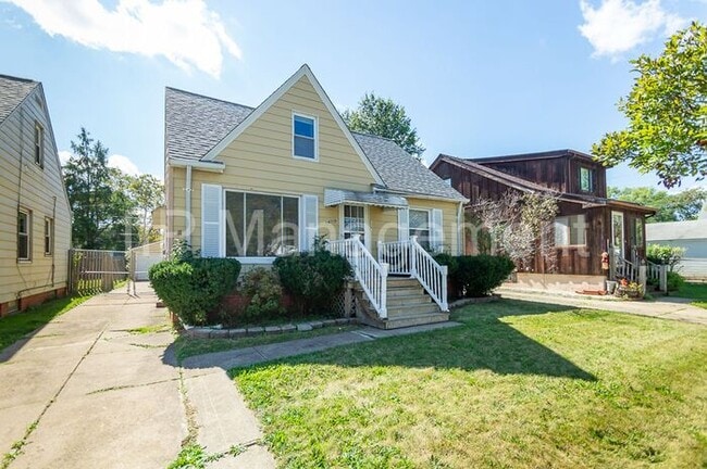 Building Photo - Charming 3BD Updated Home