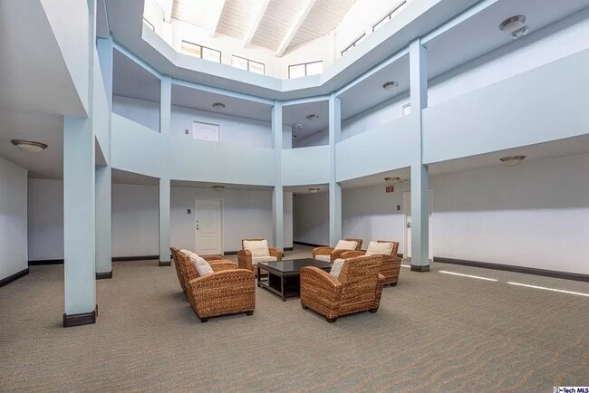 Building Photo - 5009 Woodman Ave