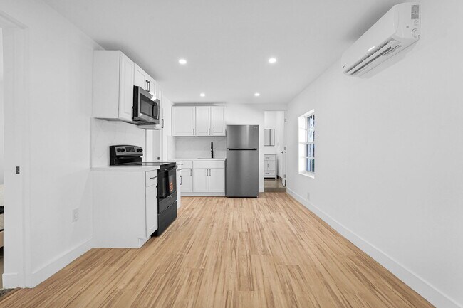 Foto del edificio - 2419 Coolidge St