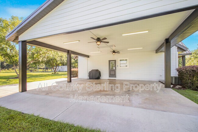 Building Photo - 347 SW Skyle Way