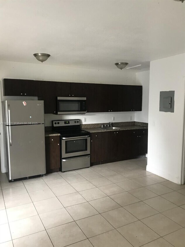 Foto principal - 155 NE 59th St