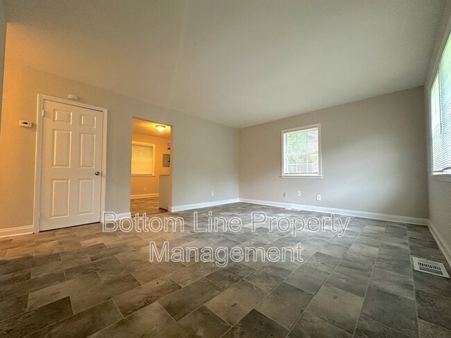 Building Photo - 1713 Longleaf Dr
