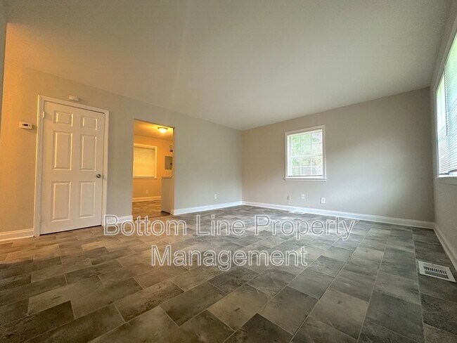 Photo - 1713 Longleaf Dr House