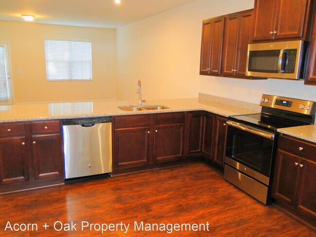 Building Photo - 3 br, 2.5 bath House - 8814 Commons Townes...