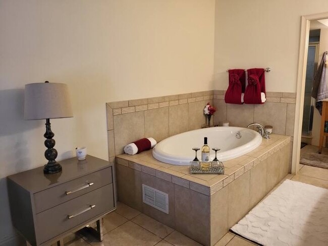 Building Photo - 3032 Bella Vista Dr