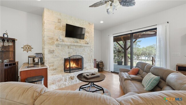 Foto del edificio - 628 Country Ln Dr