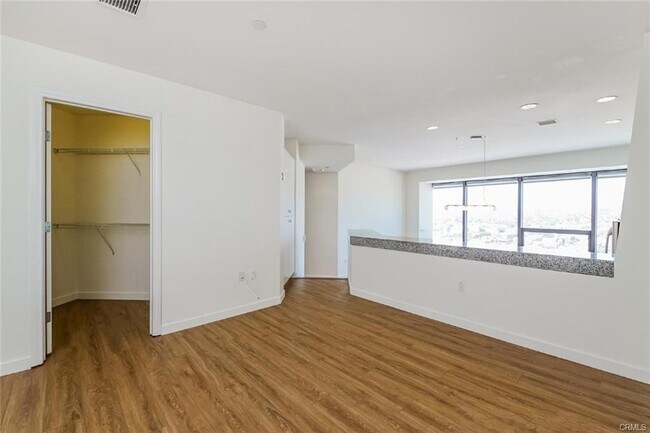 Building Photo - 1100 Wilshire Blvd