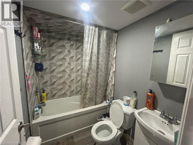 Building Photo - 47 Harber Ave