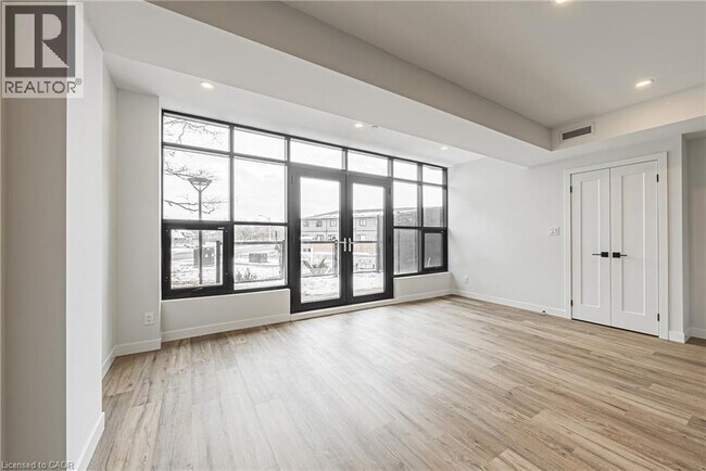 Building Photo - 555 Sanatorium Rd