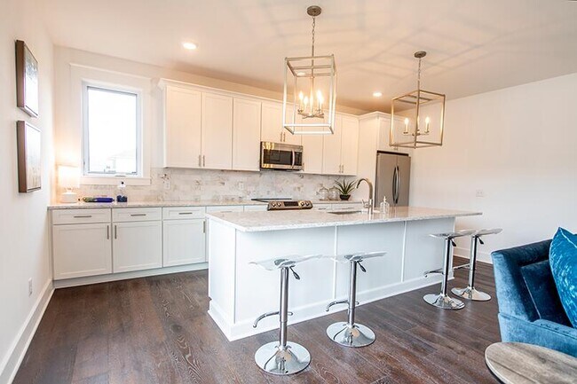 Foto del edificio - 385 Manhattan Blvd