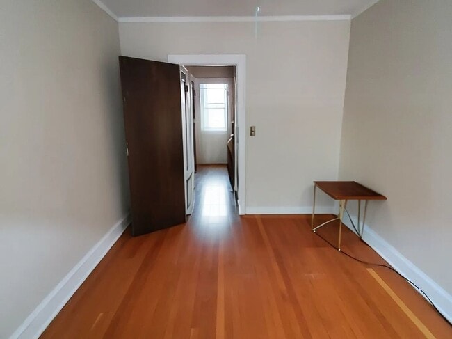 Building Photo - 1914 W Morse Ave