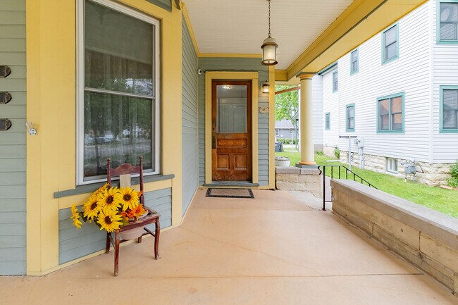 Foto del edificio - 1025 Cameron Ave