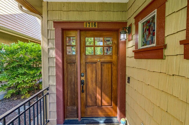 Building Photo - 1716 SE Softwood Way