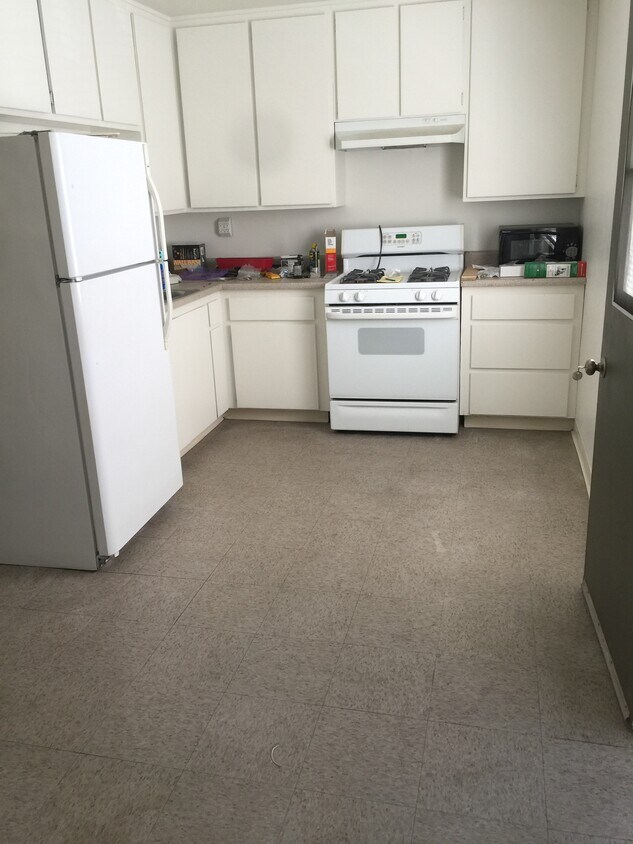 Kitchen - 4120 Griffin Ave