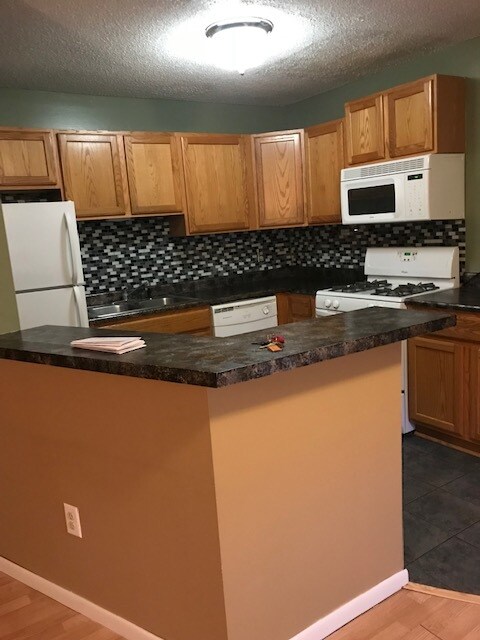 Building Photo - 7400 72nd Ln N