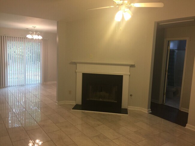 Foto del edificio - 95 Hampton Oaks Dr