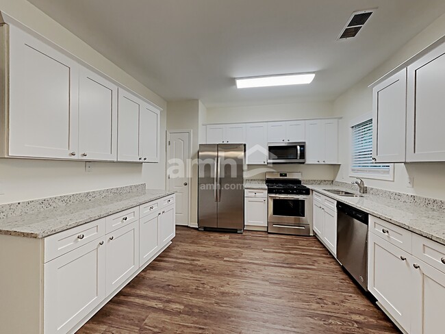 Foto del edificio - 303 Millpond Pkwy