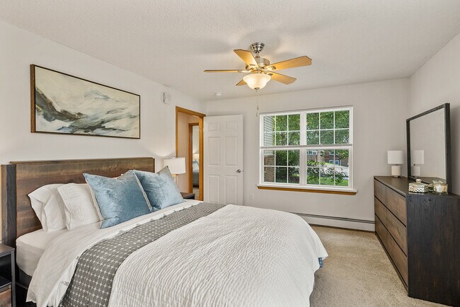 Dormitorio principal de Riverwood Apartments - Riverwood Apartments