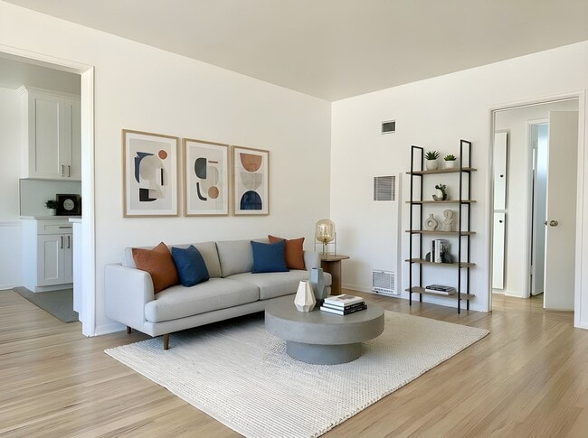 Building Photo - 113 N Parish Pl, Burbank, CA 91506