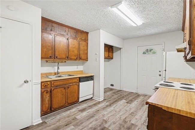 Foto del edificio - 165 Plum Orchard Rd