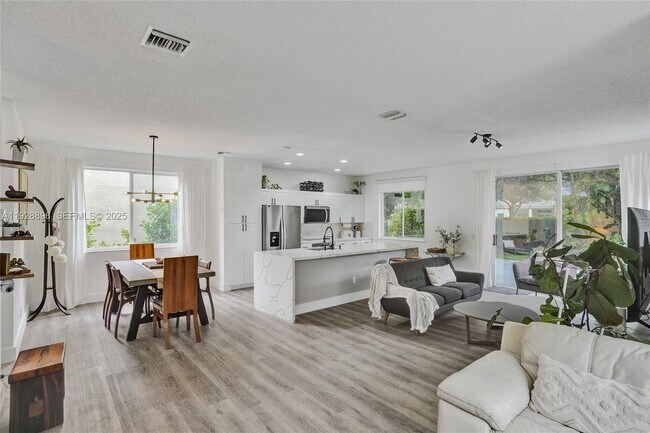 Foto del edificio - 1381 Sago Ln