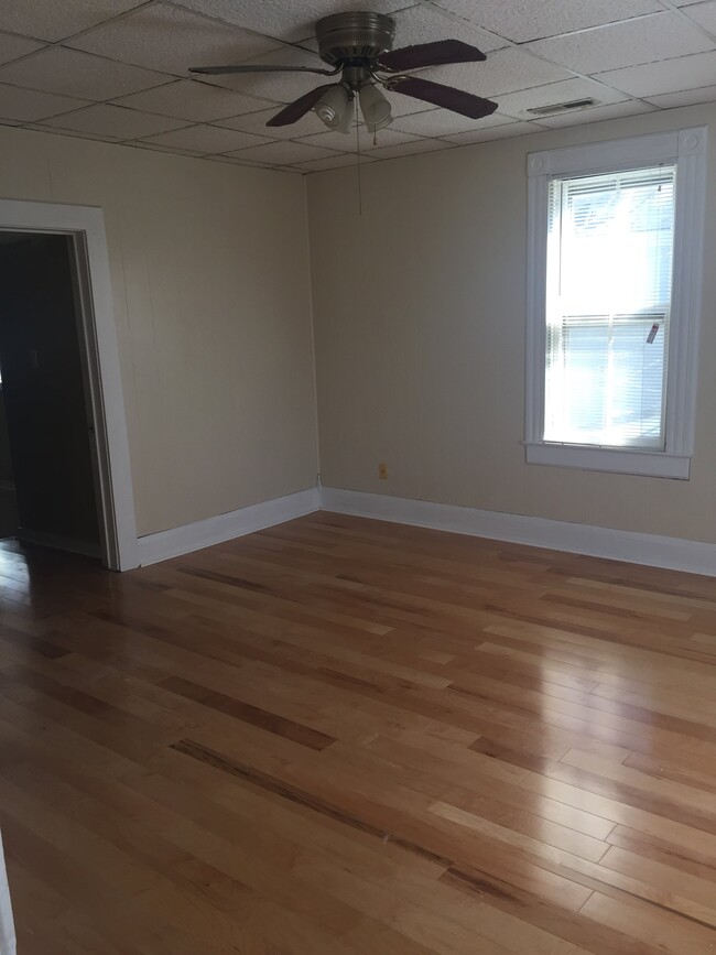 Building Photo - 518 W Loveland Ave