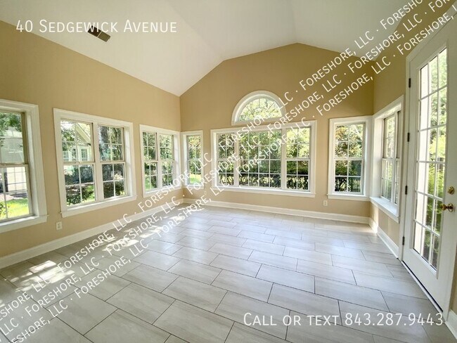 Foto del edificio - Hampton Hall Carriage House For Rent!