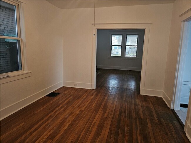 Foto del edificio - 1301 Broadway Ave