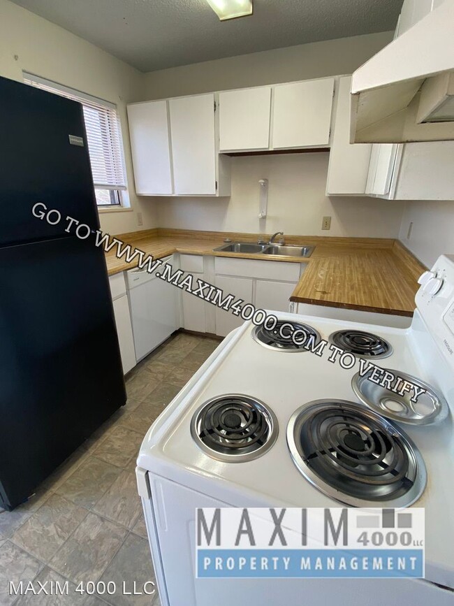 Building Photo - 4 br, 2 bath House - 494 1/2 ANJOU DRIVE
