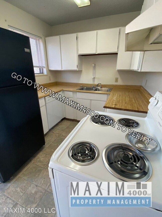 Foto del edificio - 4 br, 2 bath House - 494 1/2 ANJOU DRIVE