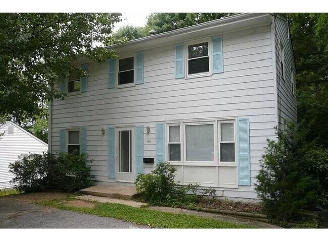 Building Photo - Cozy 4 BR/2.5 BA Single-Family Home in Col...