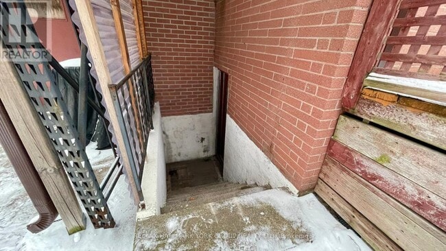 Building Photo - 15 West Hill Dr